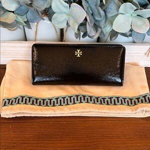 NWT Tory Burch Robinson Slim Patent Leather Wallet Black